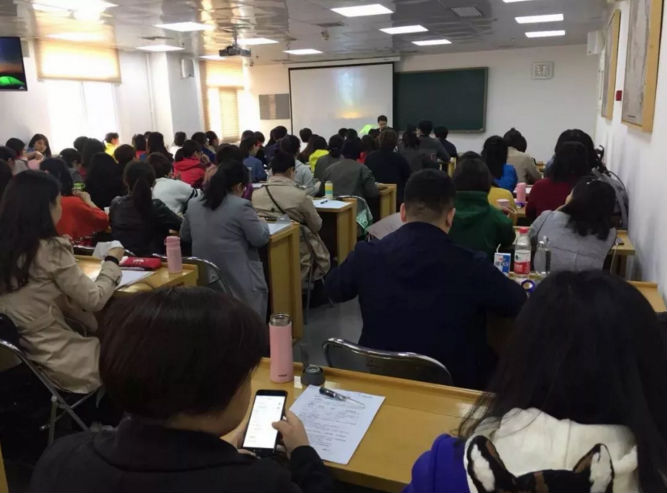 2018年中級(jí)會(huì)計(jì)職稱面授班全部開班了!